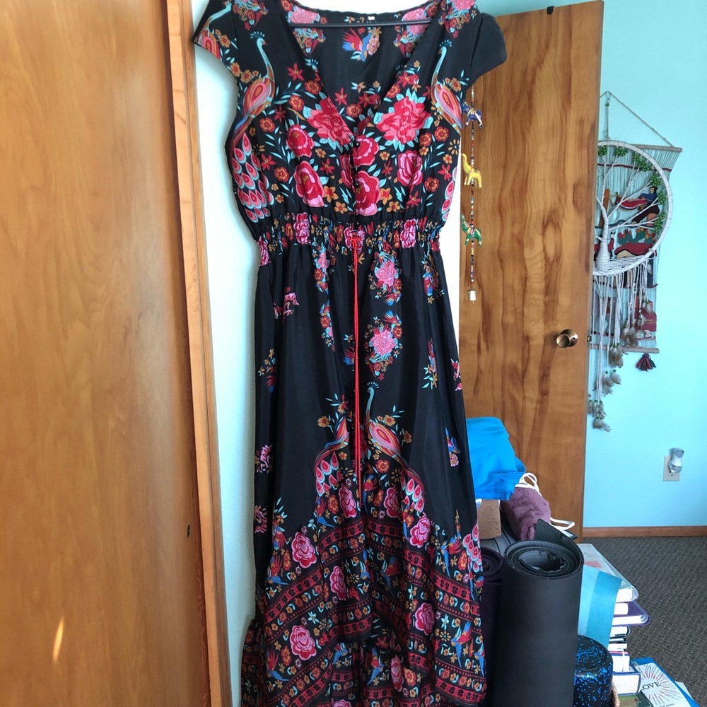 High low dress with elastic/tie waist! Worn once